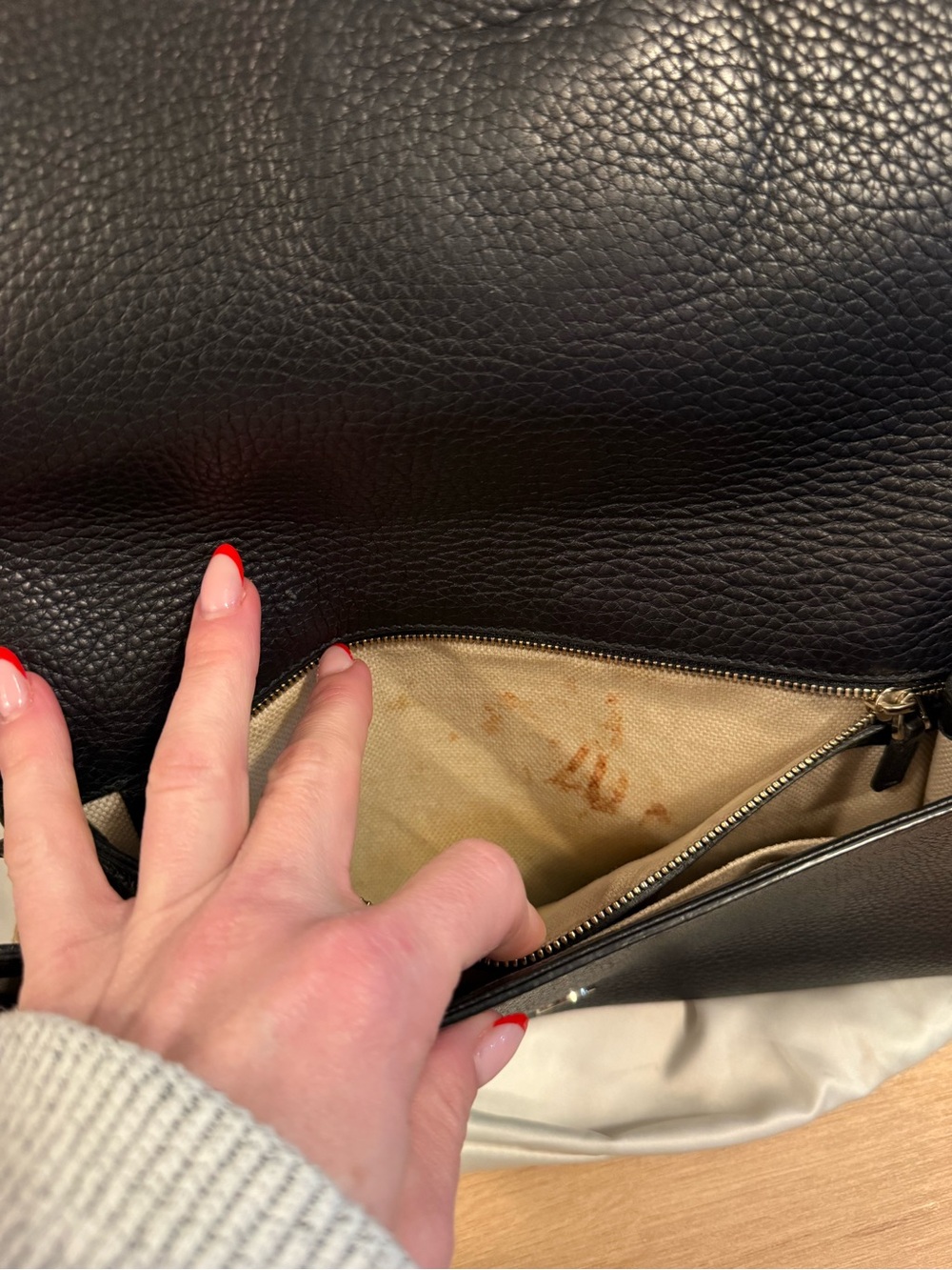Gucci Black Pebbled Leather Clutch with Tassel - Picture 4 of 9